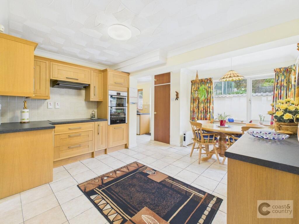 Blenheim Close, Newton Abbot, TQ12 photo 2