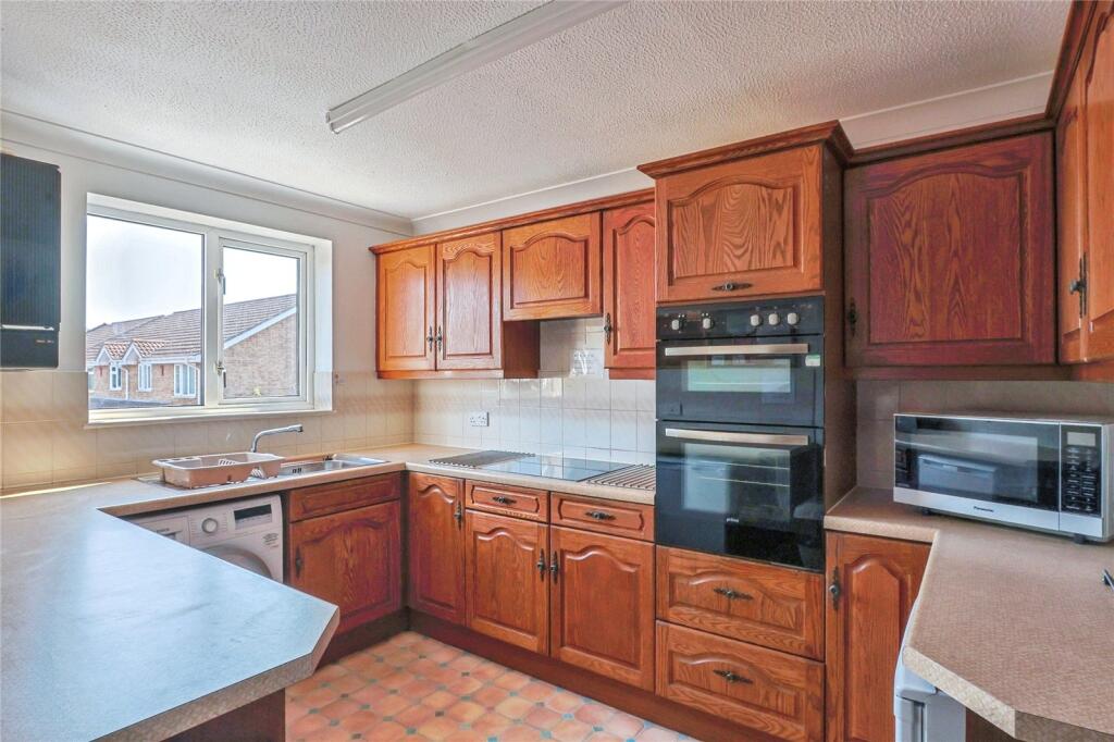 McWilliam Close, BH12 photo 5