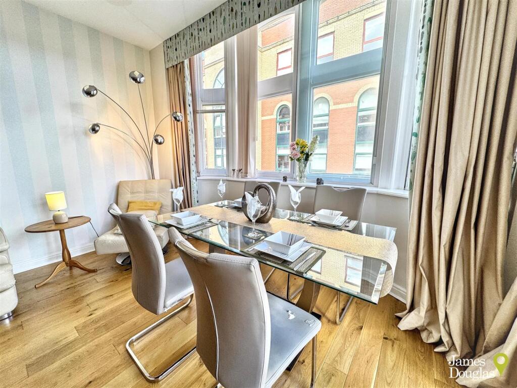Apartment in Newport - More