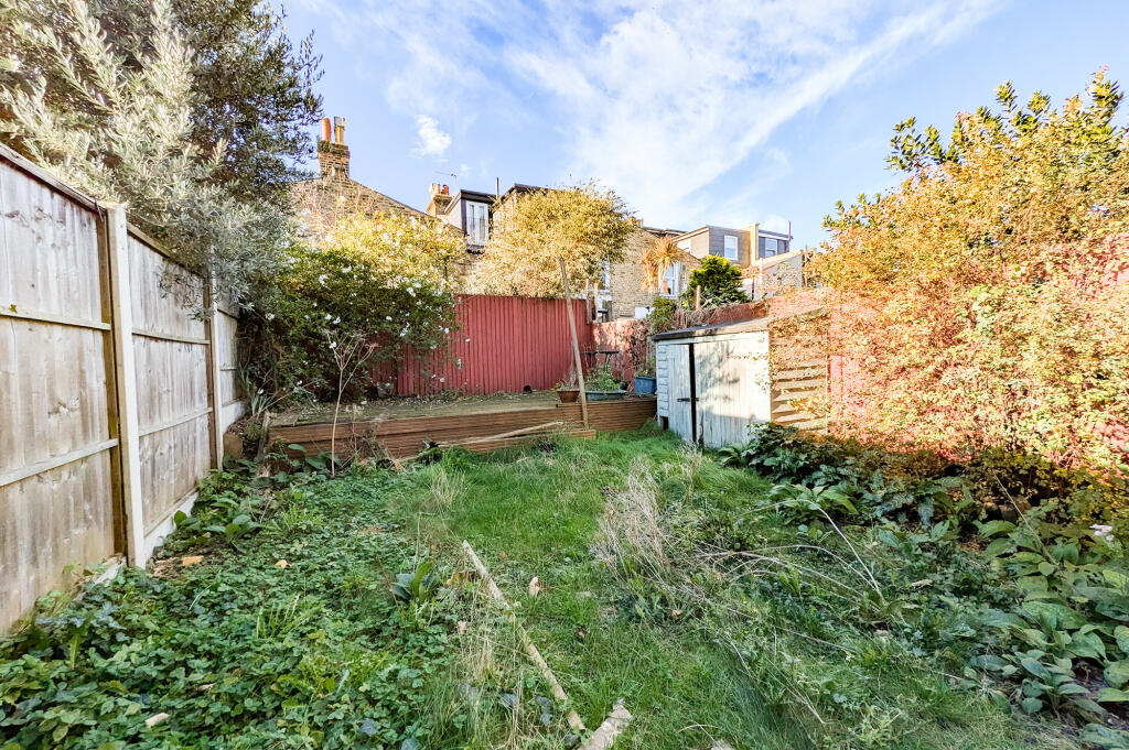 3 bedroom semi-detached house for rent