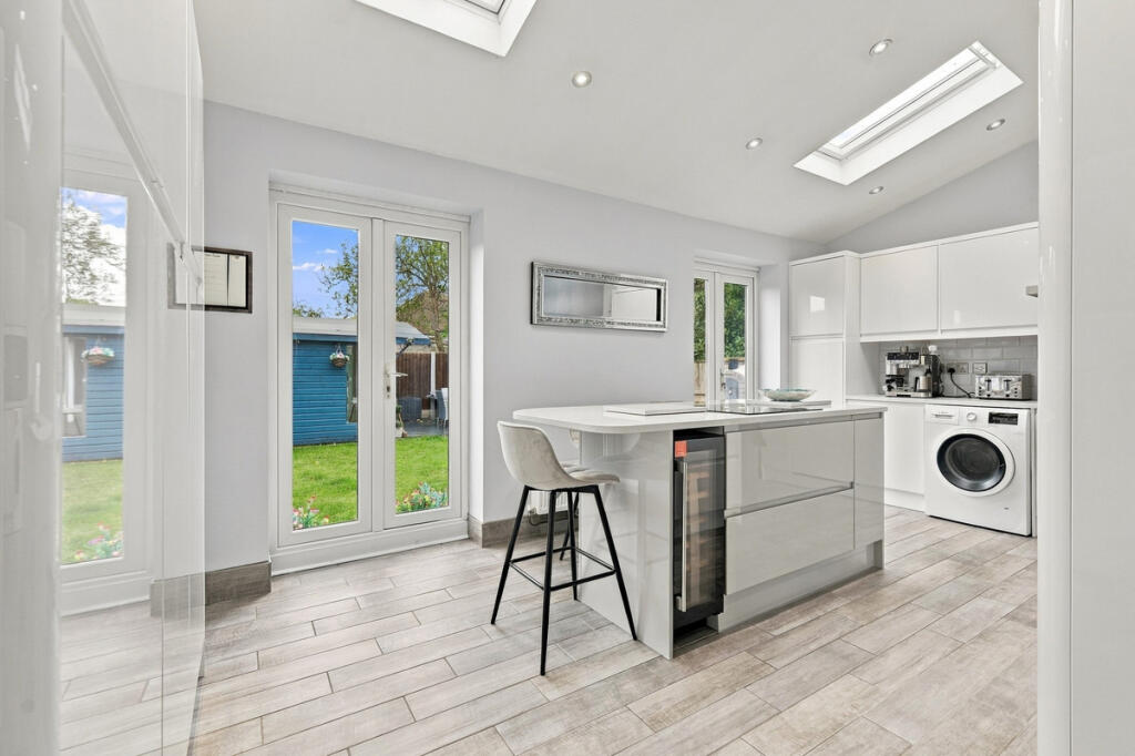 House in Southend-on-Sea, Essex - More