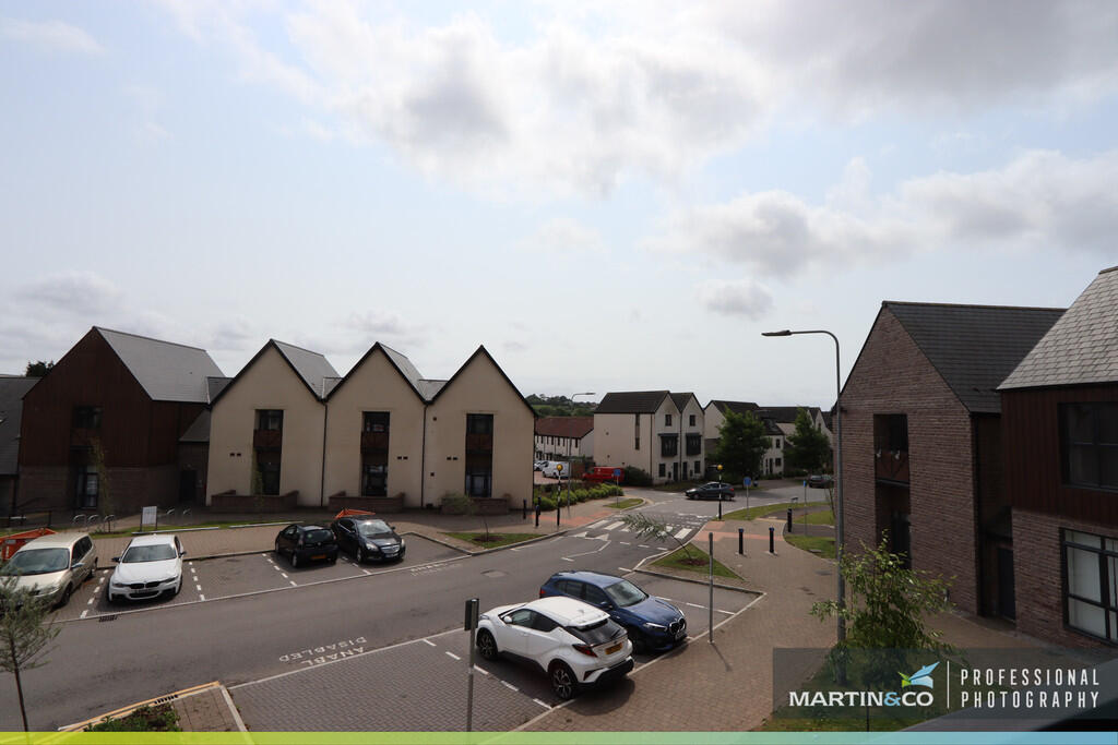 Apartment in Cardiff, St Edeyrn's Village, Old St. Mellons - More