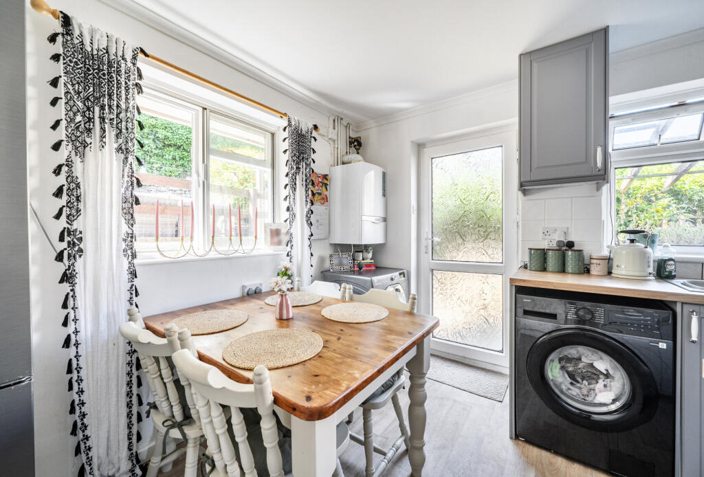 Langtoft Road, Stroud, Gloucestershire, GL5 photo 4