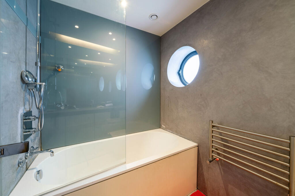 4 bedroom mews property for rent