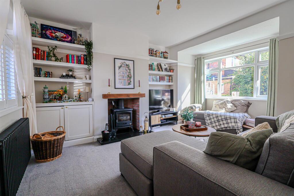House in Nottingham, Porchester Gardens, Woodthorpe - More