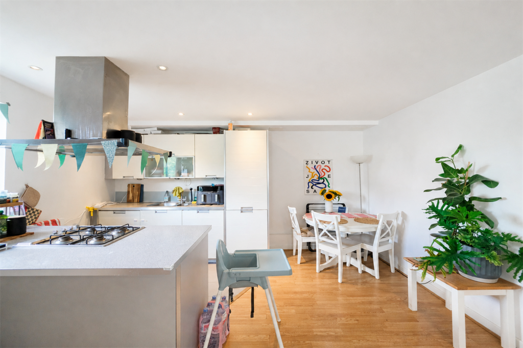Apartment in London - View 5