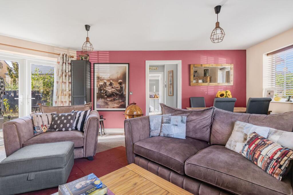 House in Huntingdonshire, Sawtry - More