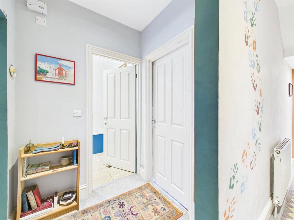 Apartment in Stroud - More