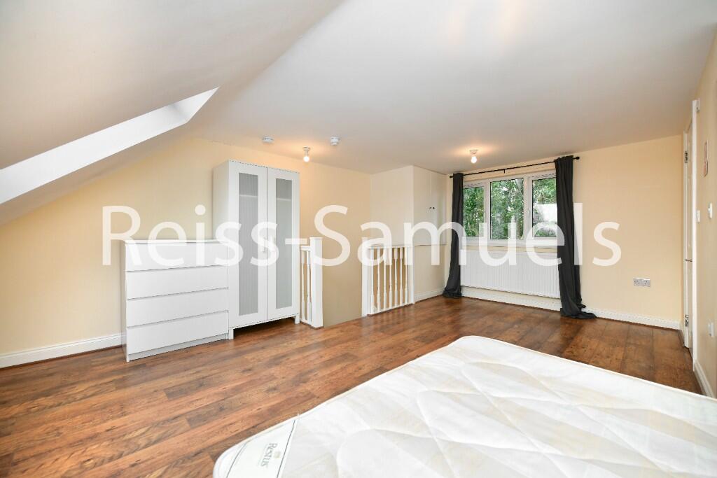 5 bedroom semi-detached house for rent