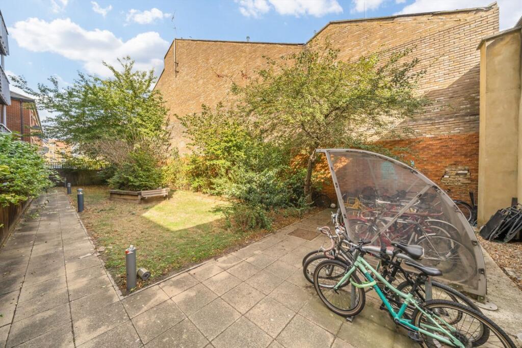 Apartment in London, Clapton Park, Homerton - View 5