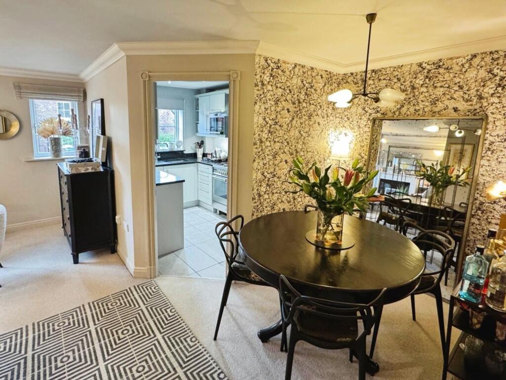 Tudor Court, Bramhall, SK7 photo 4