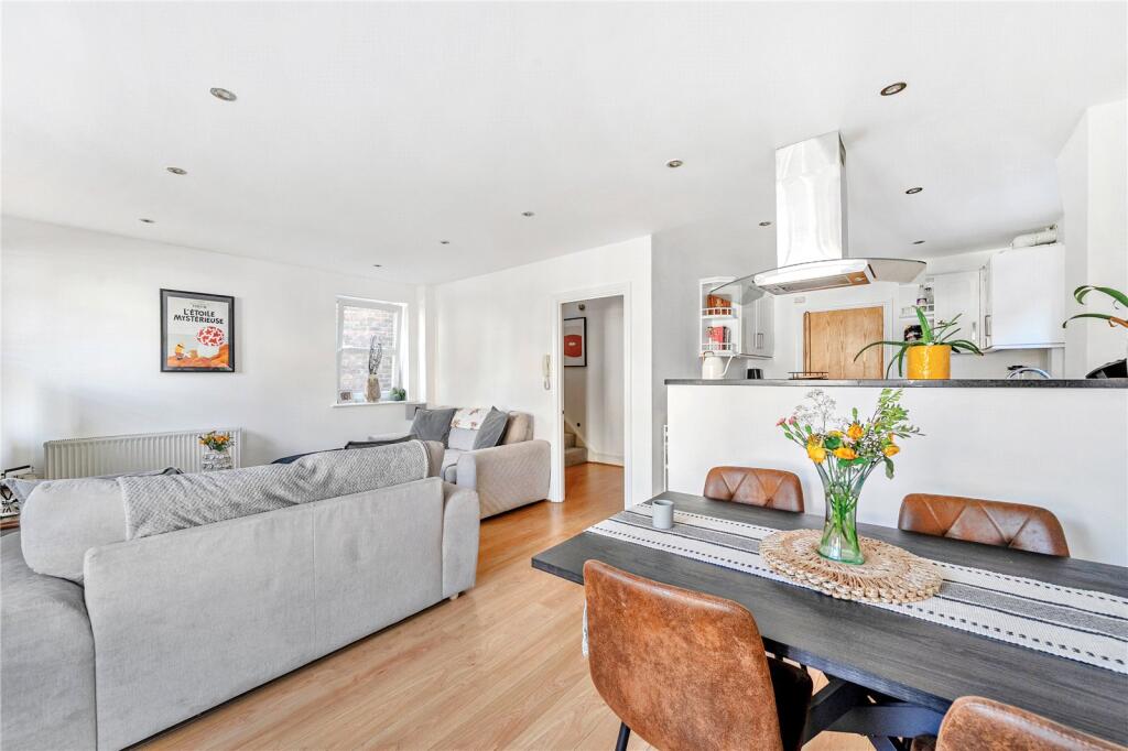 Apartment in Guildford, Surrey - View 5
