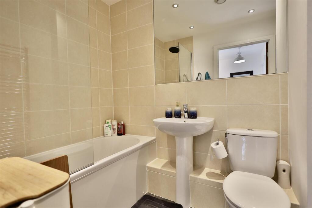 Apartment in Gateshead, North East - View 5