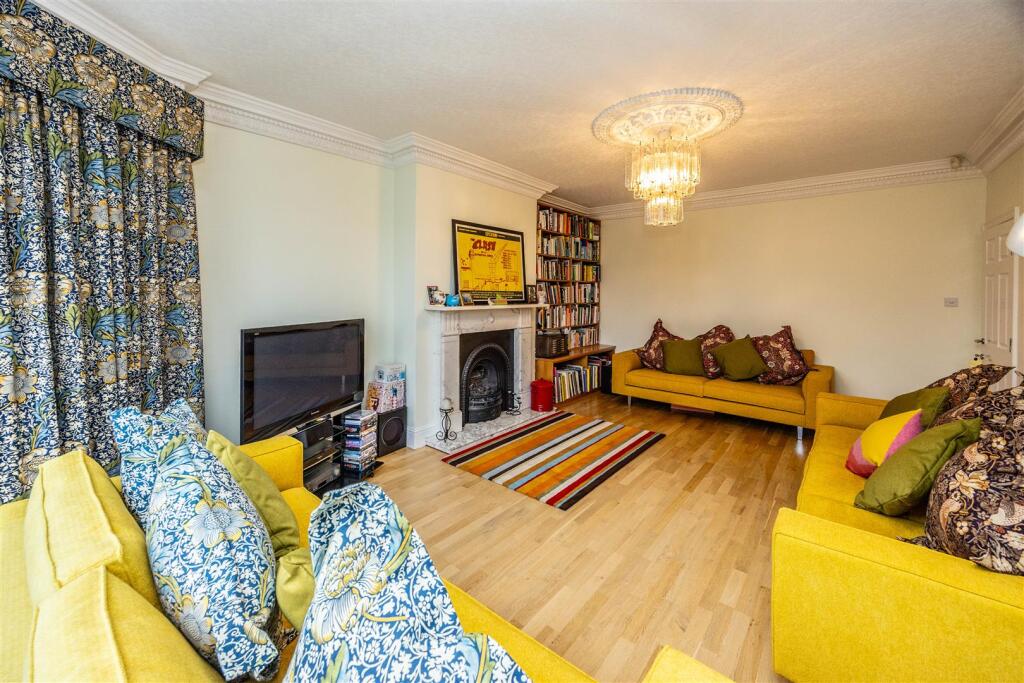Leeds Road, Oulton, Leeds photo 3