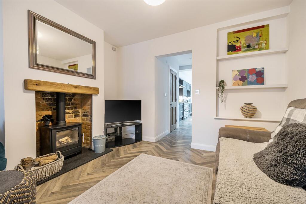 Davis Way, Hurst, Berkshire, RG10 photo 3