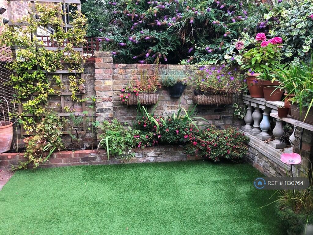 Main image of property: Park Villas, London, SW17