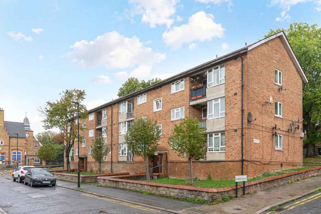 Apartment in London - More