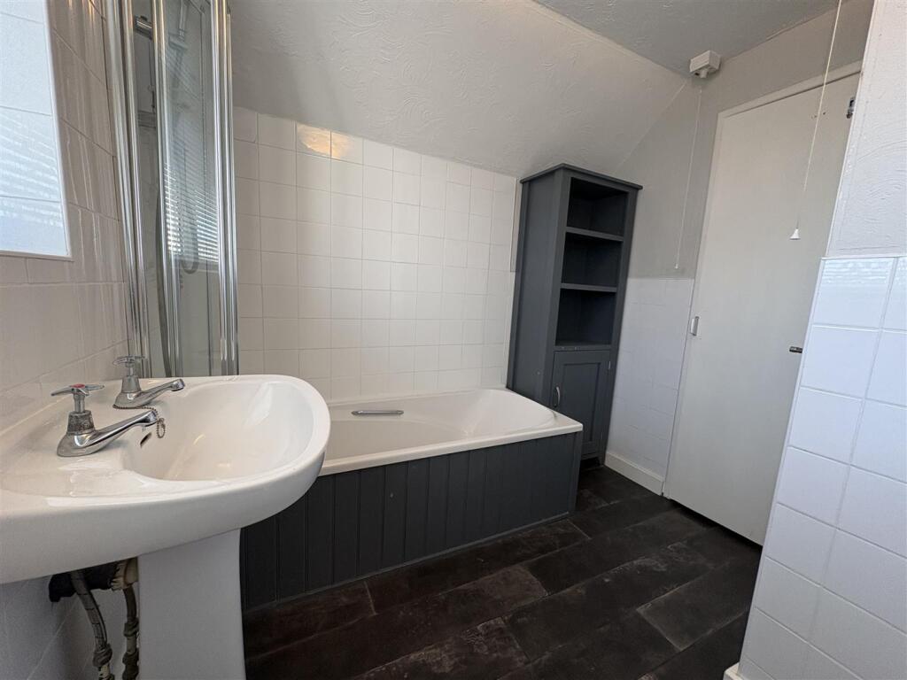 House in Kirklees, West Yorkshire - More