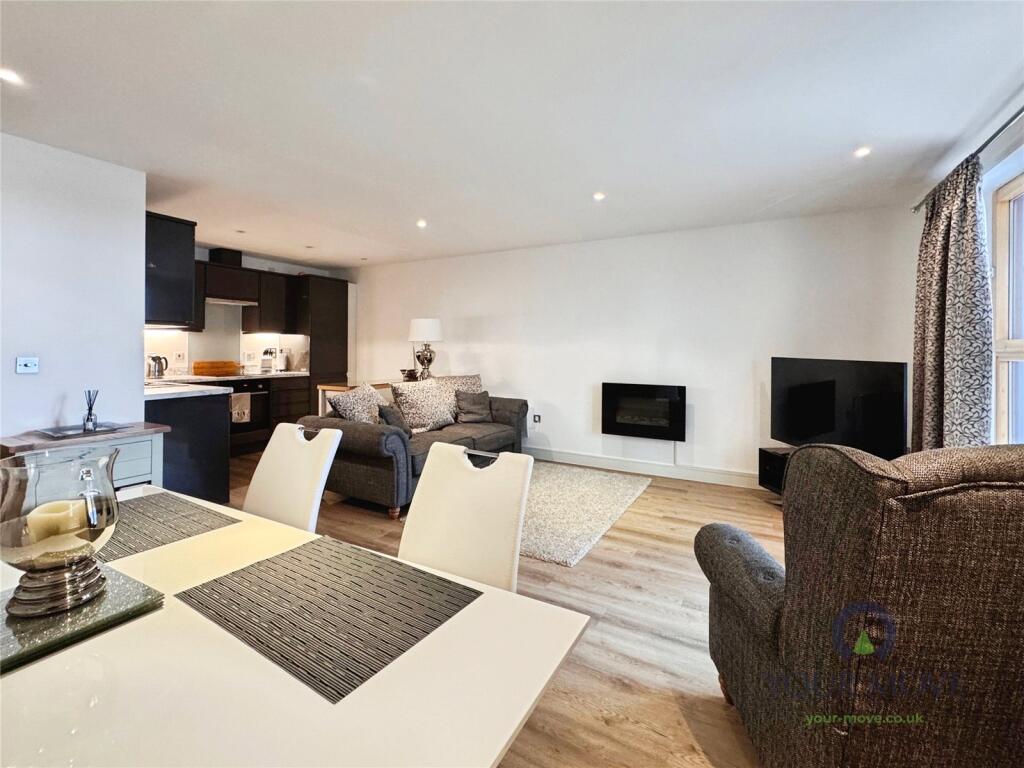 Apartment in Eastbourne, East Sussex - View 3