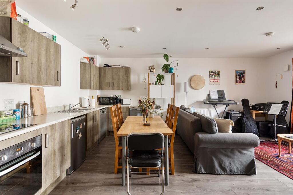 Thornbury Way, Walthamstow - More