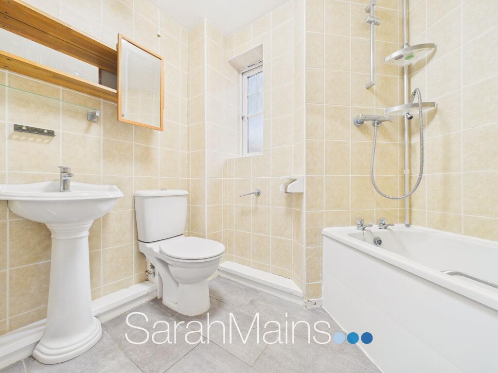 Apartment in Newcastle upon Tyne - View 4