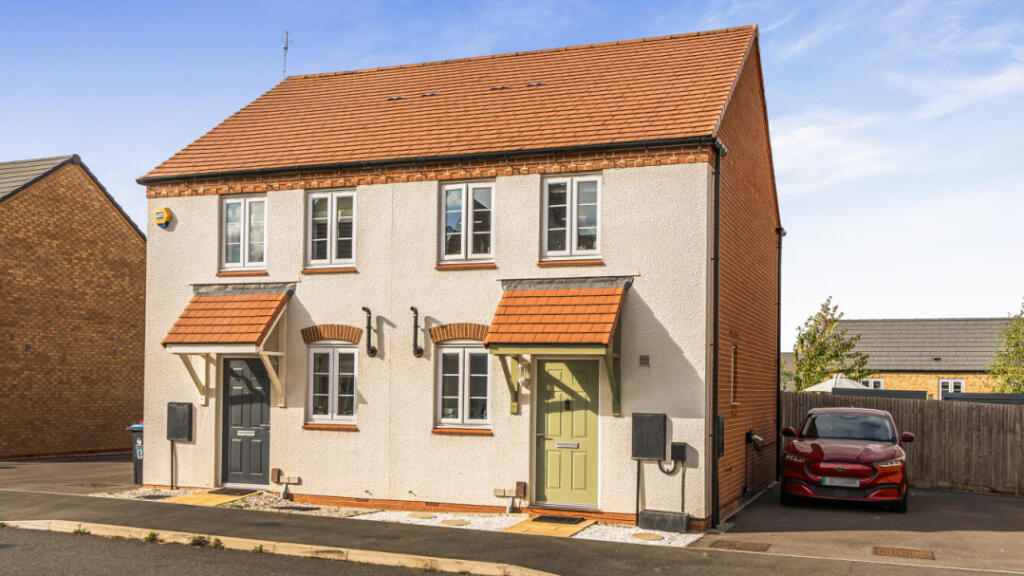 Main image of property: Kestrel Crescent, Witney, OX28 6NX