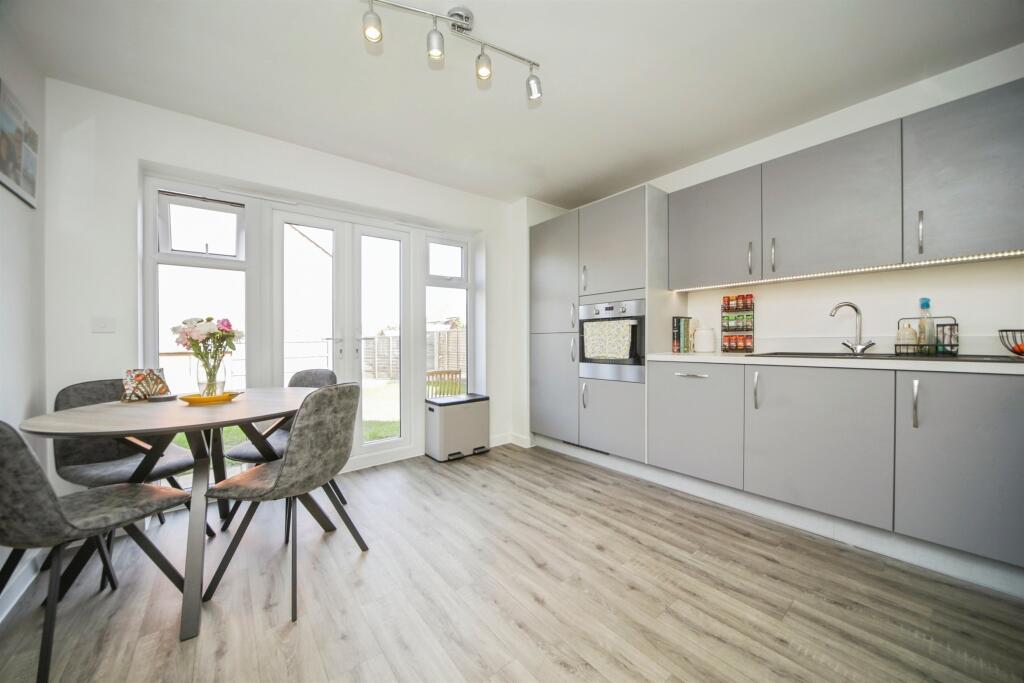 Barwick Avenue, Bury St. Edmunds photo 3
