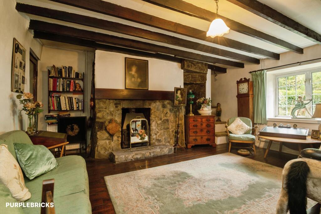 House in Newport - View 4