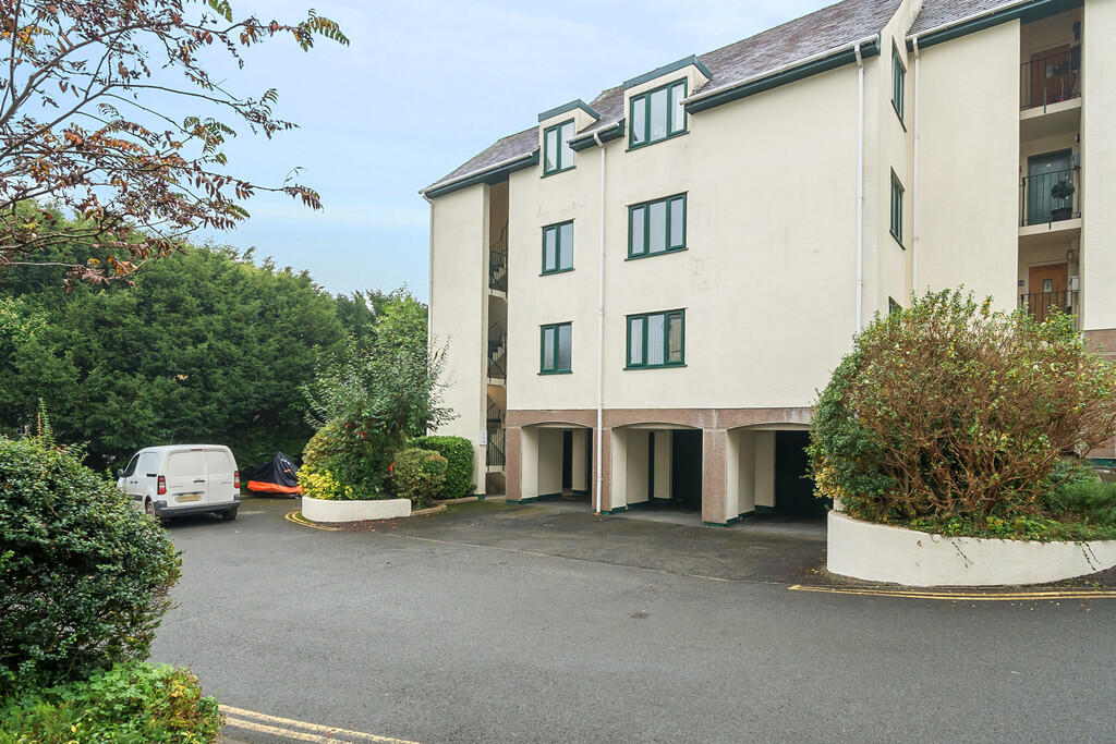 3-bed flat on 12A Quarry Rigg, Bowness On Windermere, Cumbria, LA23 3DT, £280,000