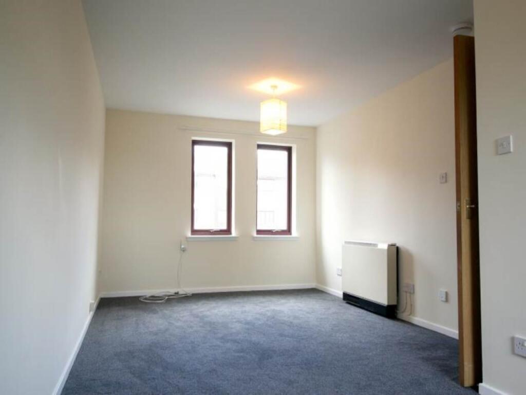 Apartment in Edinburgh, Corstorphine - View 2