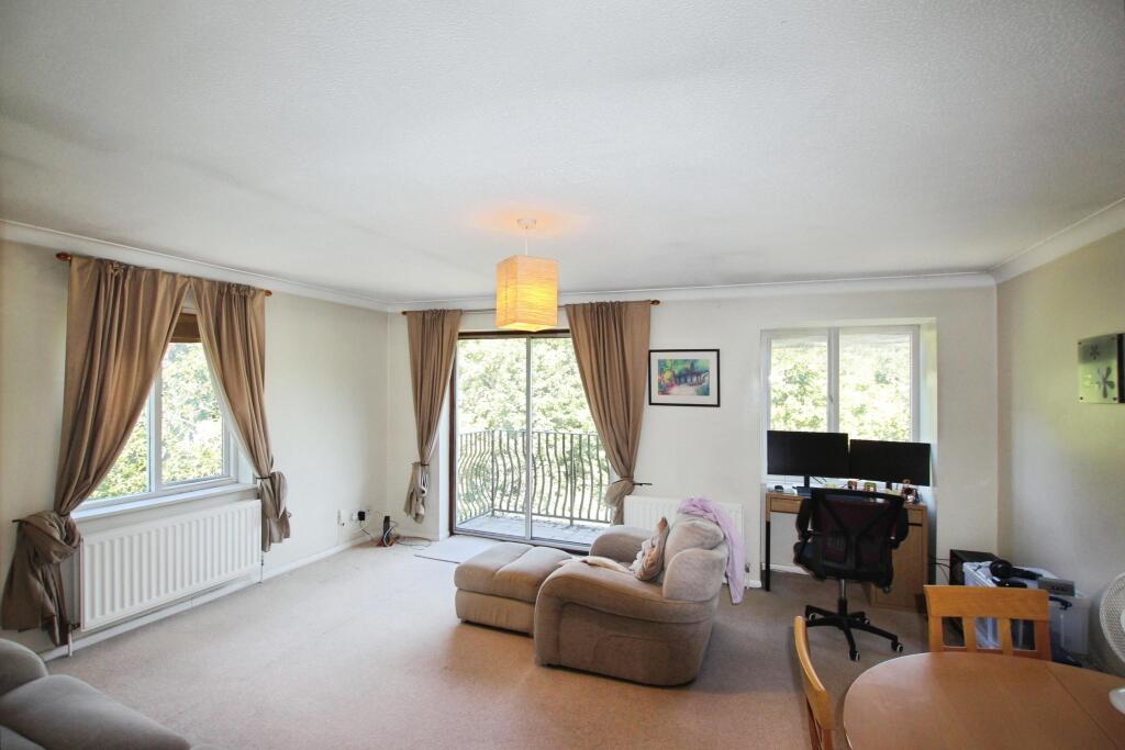 Apartment in Croydon - View 4