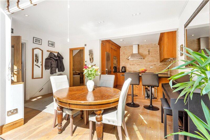 House in London, Elephant and Castle - More