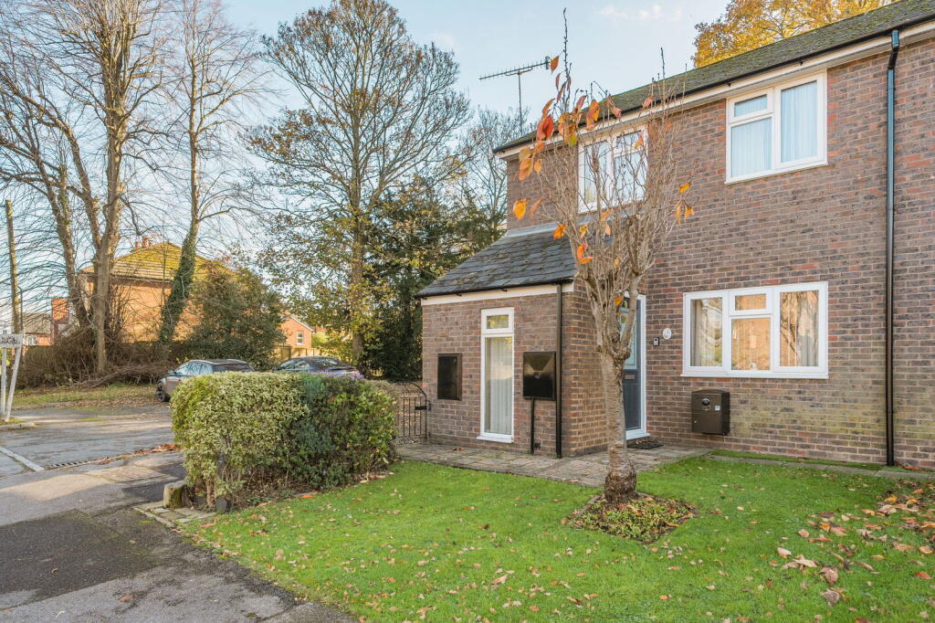 2-bed terraced on Fremlin Close, Rusthall, £375,000