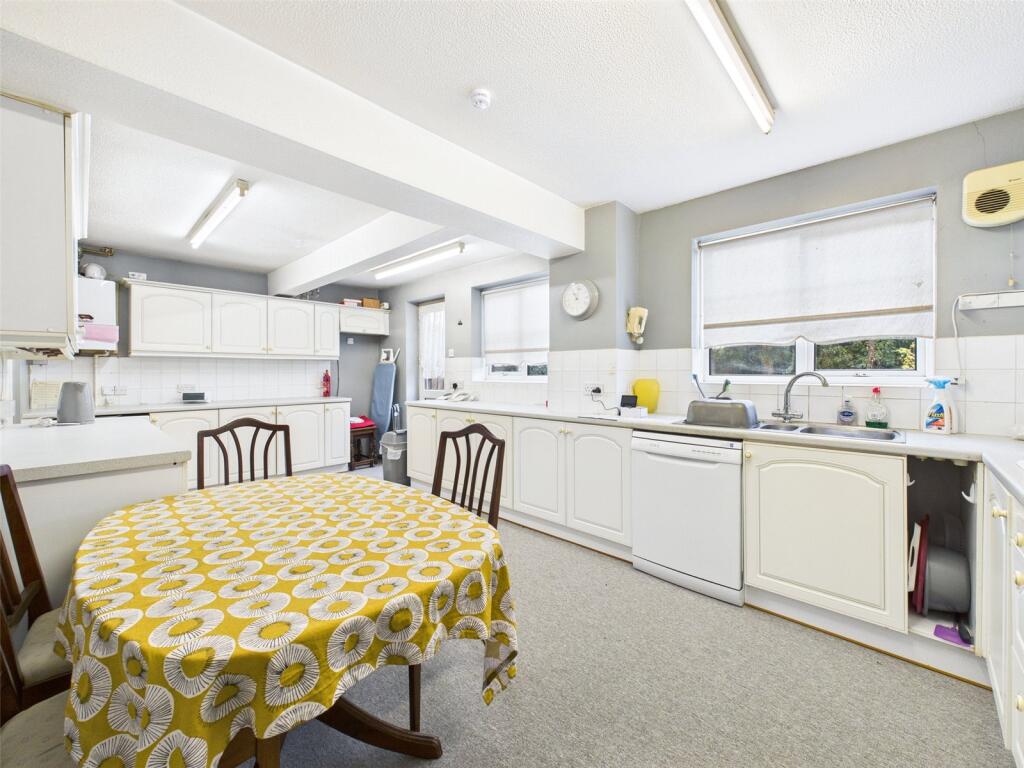 Centurion Close, Abbeymead, Gloucester, Gloucestershire, GL4 photo 4
