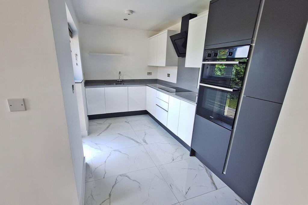 House in Barton-le-Clay, Central Bedfordshire - View 3