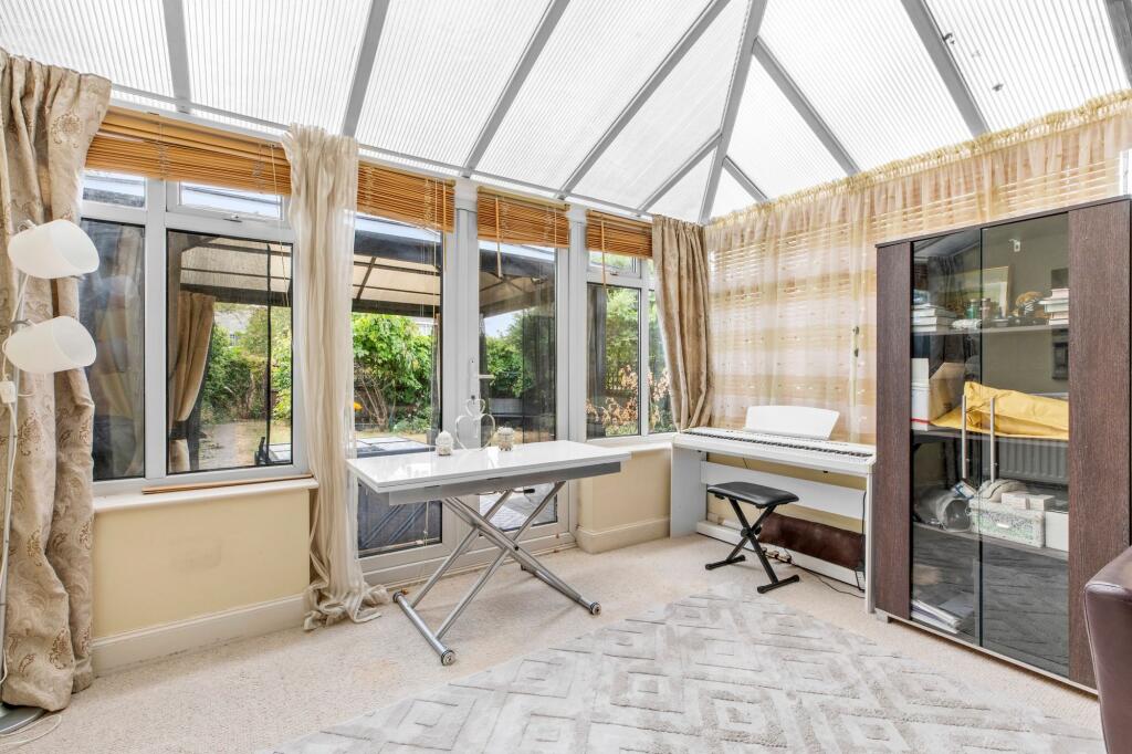 House in Hemel Hempstead - More