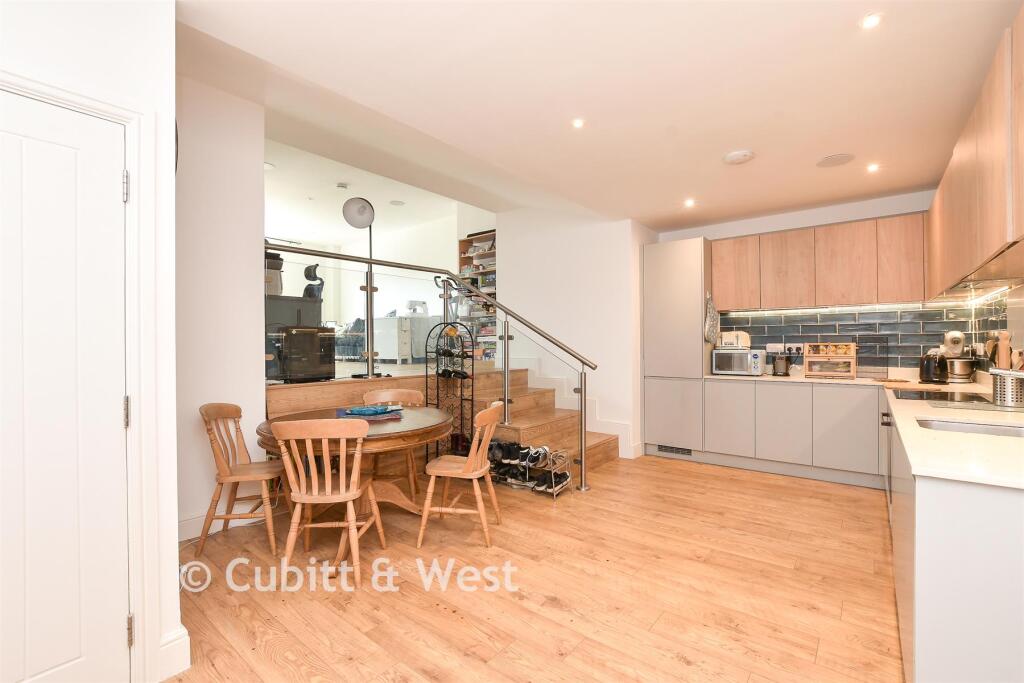 Apartment in Redhill - View 4