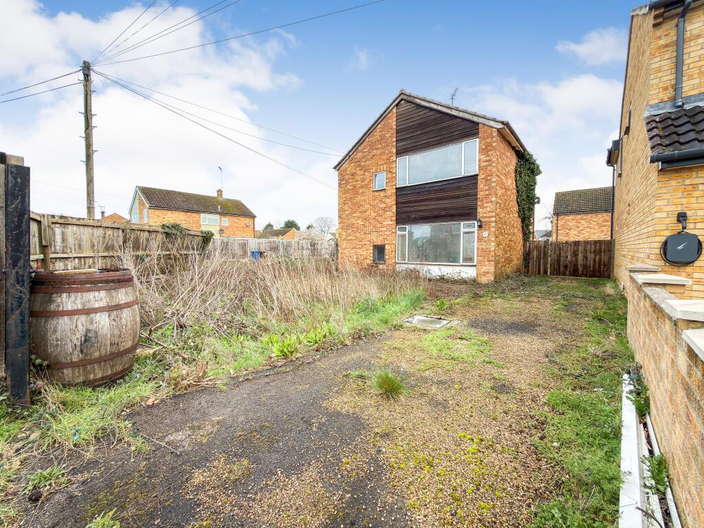 Main image of property: 6 Longfields, Bicester, Oxfordshire, OX26