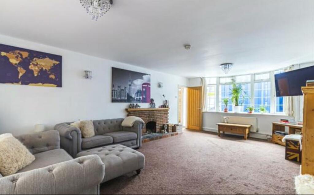 9 Fernhills, Hunton Bridge, Kings Langley, Hertfordshire, WD4 8PT photo 2