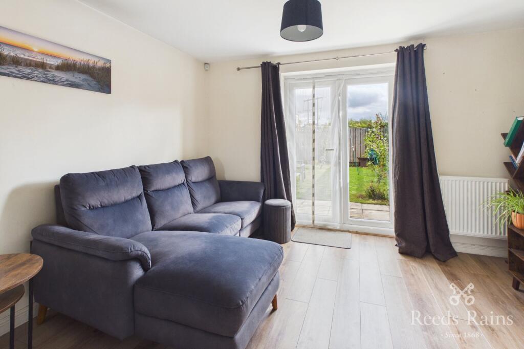 House in Wakefield, Sycamore Gardens, Cutsyke - View 4