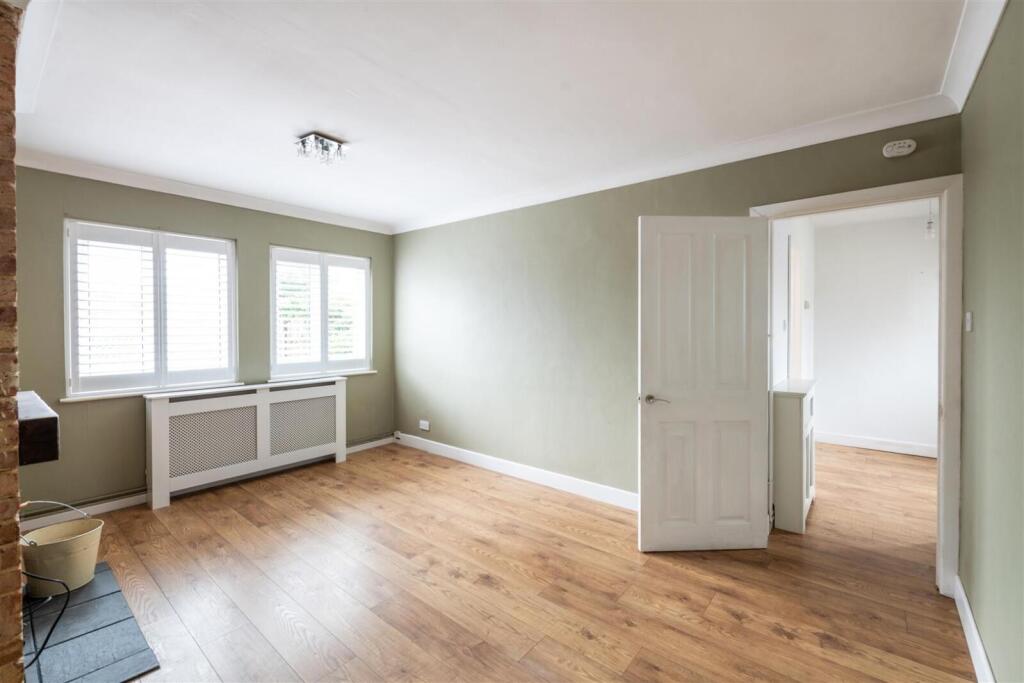 House in Horsham, Cowfold - View 4