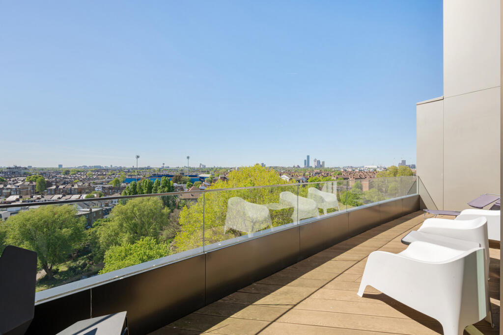 Apartment in London - More