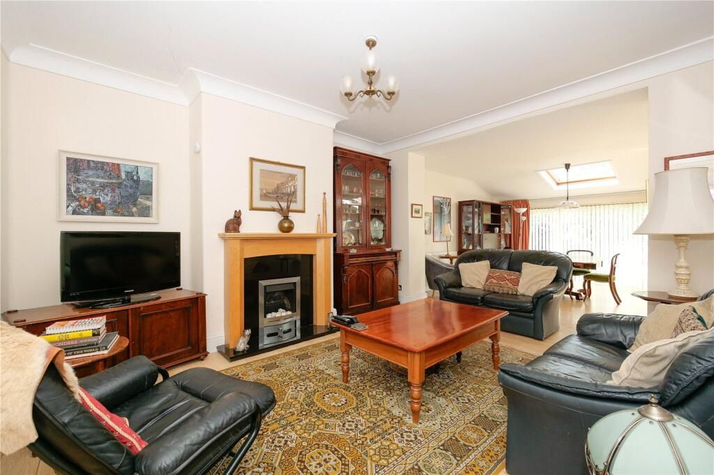 Moorland Avenue, Baildon, Shipley, West Yorkshire, BD17 photo 2