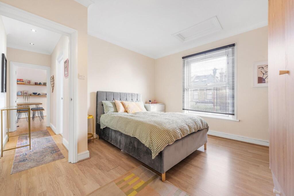 Apartment in London - More