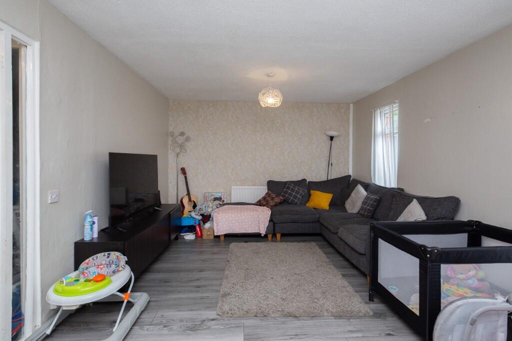 Bournemouth Close, Runcorn, WA7 photo 2
