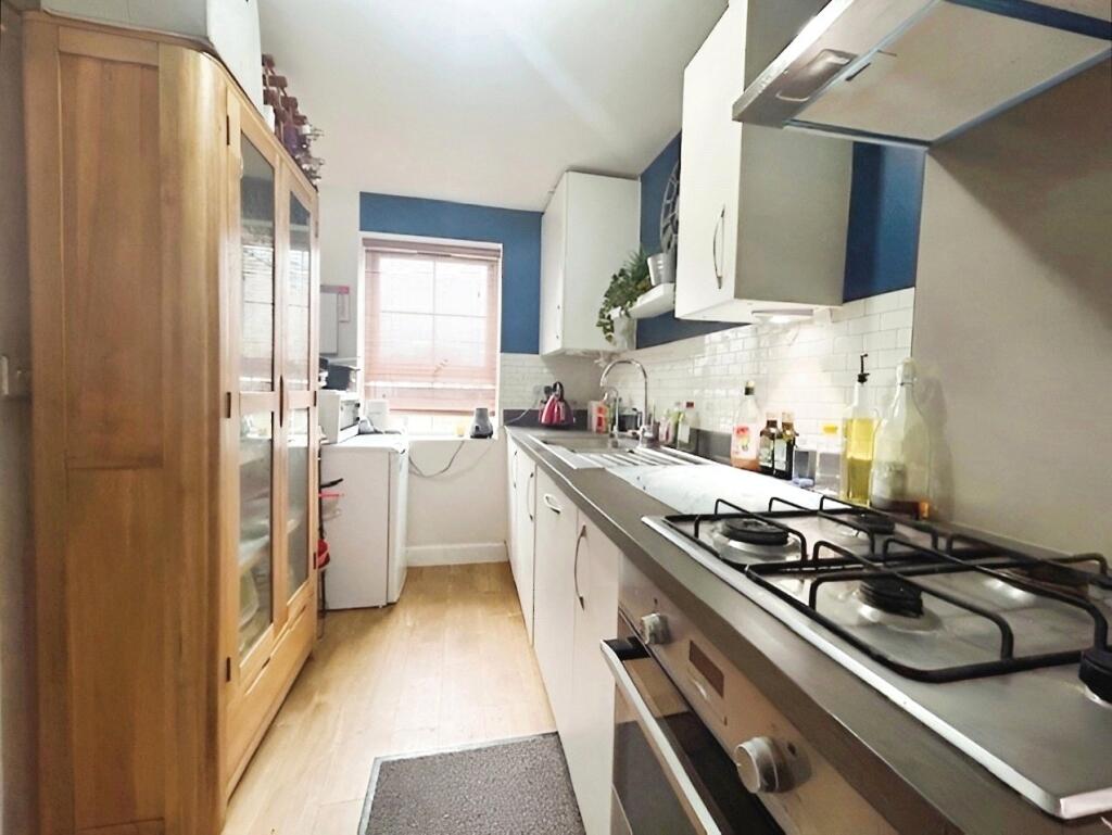 Fullbrook Drive, Basingstoke, Hampshire, RG21 photo 3