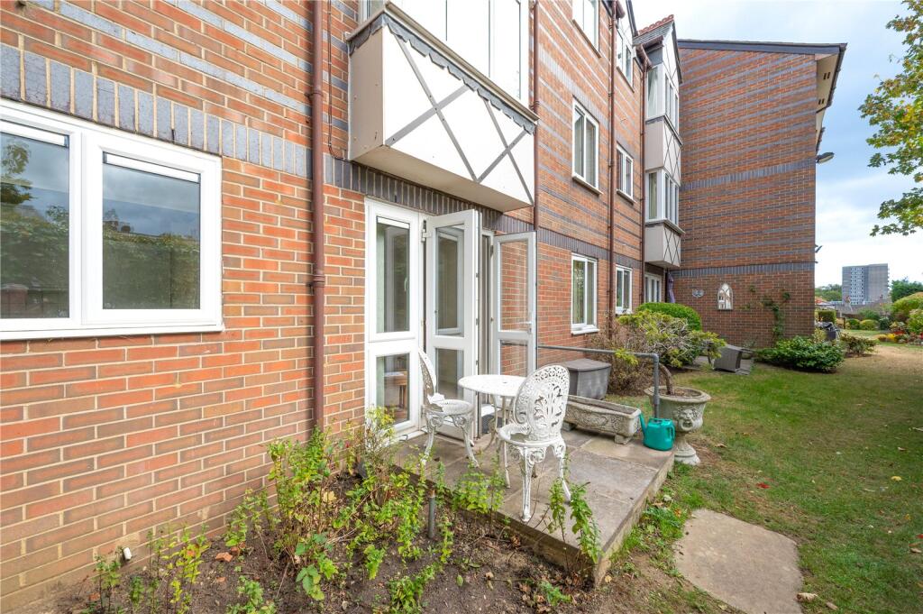 Apartment in St Albans - View 4