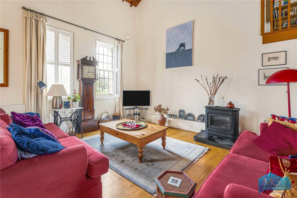 Main image of property: Royal Drive, London, N11