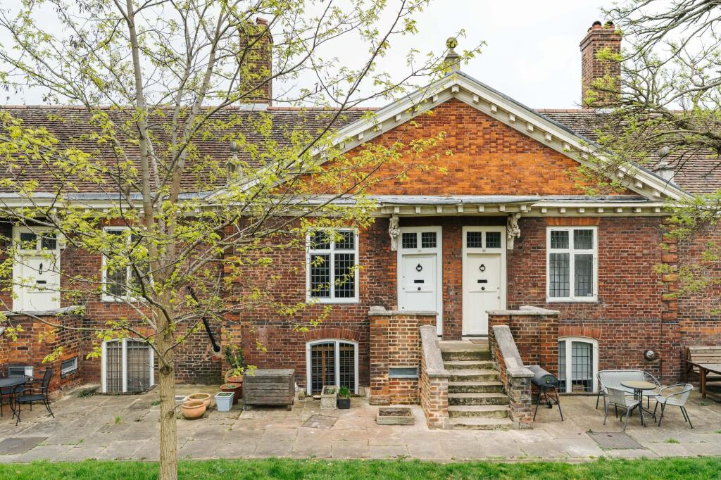 Main image of property: Mile End Road, London, E1