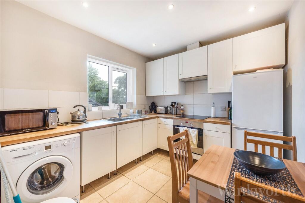 2 bedroom maisonette for rent